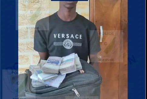 Côte d'Ivoire : Bloléquin armé de kalachnikov, il est arrêté en tentant de voler plus de 10 millions fcfa