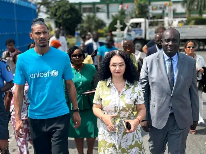 Côte d'Ivoire : Santé infantile, Sébastien Haller, Ambassadeur de l'UNICEF, constate les avancées réalisées