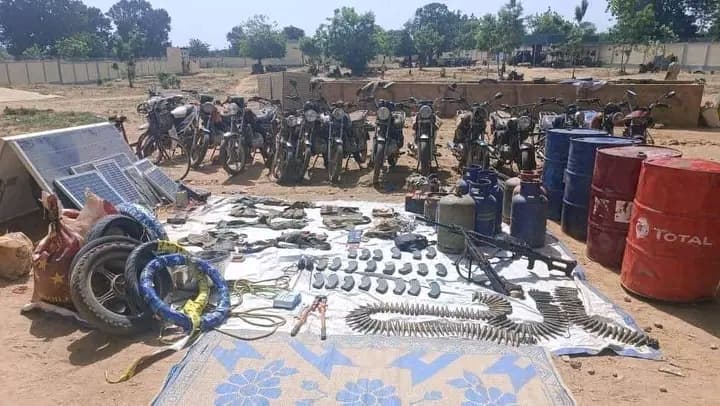 Burkina Faso : Plusieurs terroristes tués et du matériel récupéré dans des assauts de l’armée
