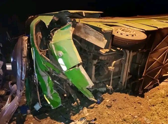 Côte d'Ivoire : Un porte char percute violemment l'arrière d'un car et fait 1 mort