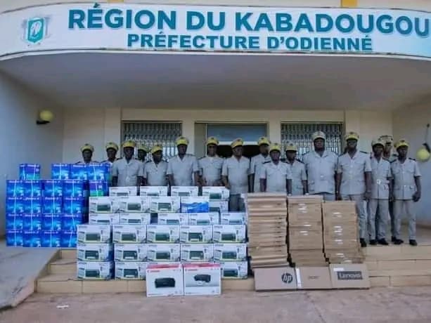Côte d'Ivoire : Denguélé, enrôlement des "sans-papiers", les services de l'administration reçoivent des équipements informatiques