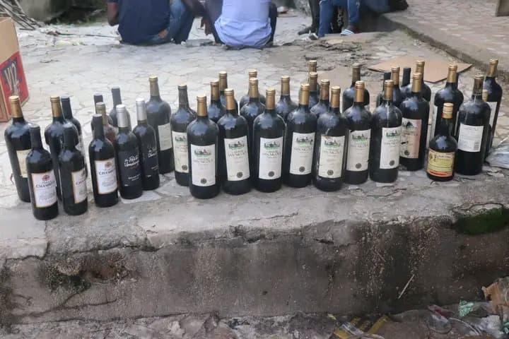 Côte d'Ivoire : Abobo, la société "Cave Amitié" spécialisée dans la fabrication de boissons frelatées démantelée