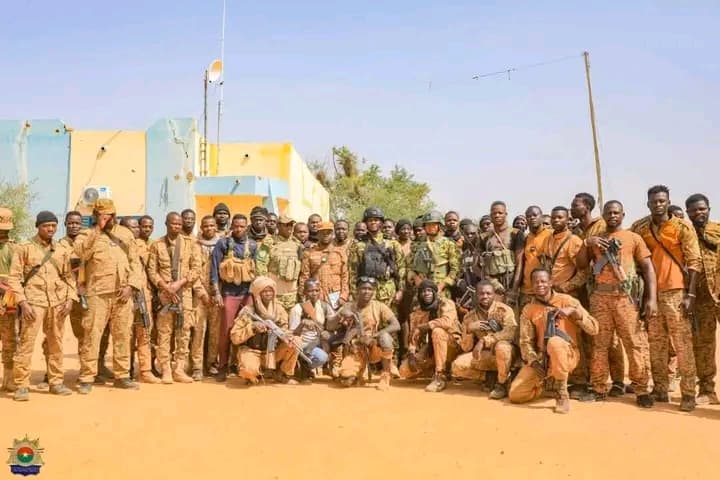 Burkina Faso : Le Chef d’Etat-Major Adjoint de la Gendarmerie réconforte ses hommes sur le théâtre des opérations