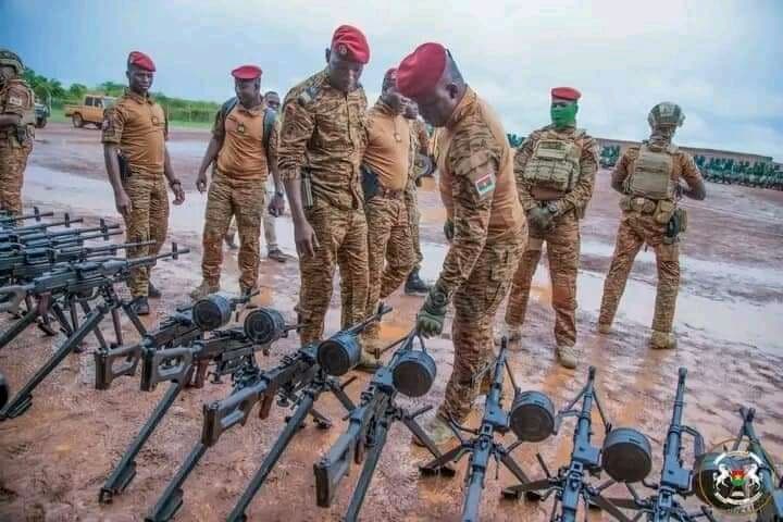 Burkina Faso : IB fait la guerre aux terroristes de la brousse et les terroristes de la ville font la guerre à IB