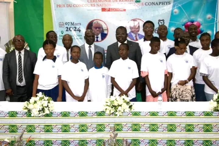 Côte d'Ivoire : 32 lauréats dont 10 filles récompensés à la 3e édition du concours national de physique