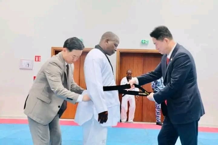 Côte d'Ivoire : Après le maniement des armes, le Général Apaloo Touré désormais ceinture noire 6ème DAN de Taekwondo