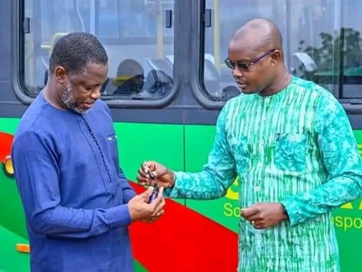 Burkina Faso : Ibrahim Traoré impulse une nouvelle ère pour le transport urbain durable, 155 nouveaux bus reçus