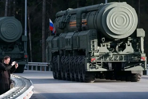 Guerre en Ukraine : La Russie laisse entendre qu'elle était prête à utiliser des armes nucléaires tactiques