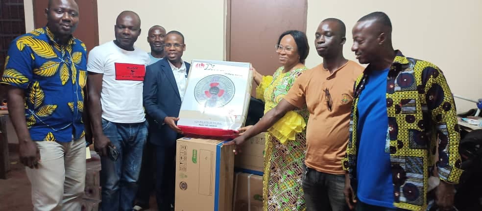 Côte d'Ivoire : Toumodi, un cadre équipe les locaux de la Sous-préfecture