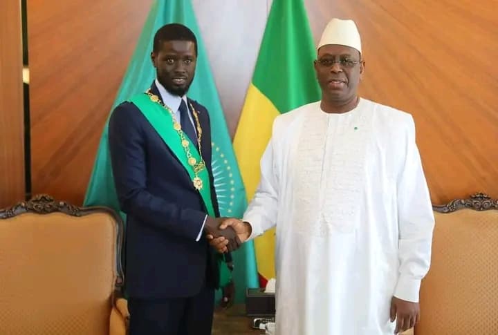 Sénégal : Macky Sall passe le pouvoir à Bassirou Diomaye