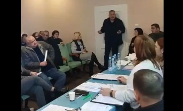 Transcarpatie : Lors d'une session, un député revenu du front lance trois grenades sur ses collègues et fait 26 victimes