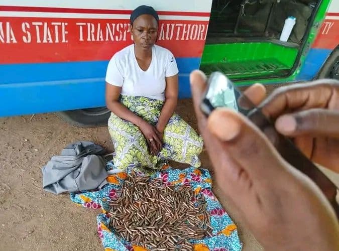 Nigéria : Une femme en possession de munitions destinées aux terroristes mise aux arrêts
