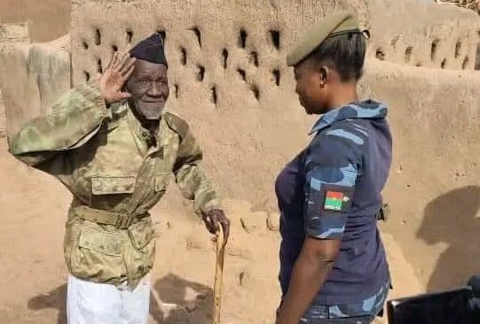 Burkina Faso : Tenkodogo, à 92 ans, le vétéran Nongma Ouandaogo livre sa mémoire des guerres et ses conseils à la jeunesse