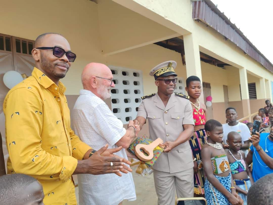 Côte d'Ivoire : Bocanda, l'ONG ADDA France livre un bâtiment de trois salles de classes, bureau du directeur et une bibliothèque à Bokakro