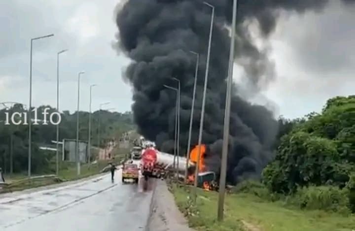 Côte d'Ivoire : Niakara, la collision de deux poids lourds fait 2 morts sur la A3